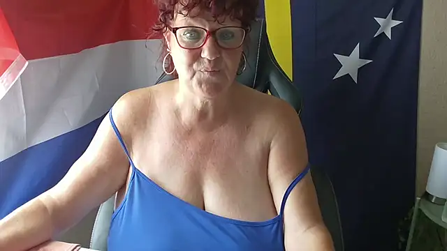 Snapshot of -Curvy- chatting on 06.22.26 -Curvy- online show from 06.22.26