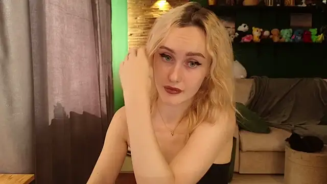 Snapshot of Belle_Vill3575 chatting on 09.14.25 Belle Vill3575 online show from 09.14.25