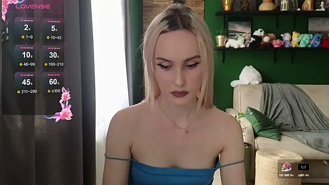 Snapshot of Belle_Vill3575 chatting on 09.17.25 Belle Vill3575 online show from 09.17.25