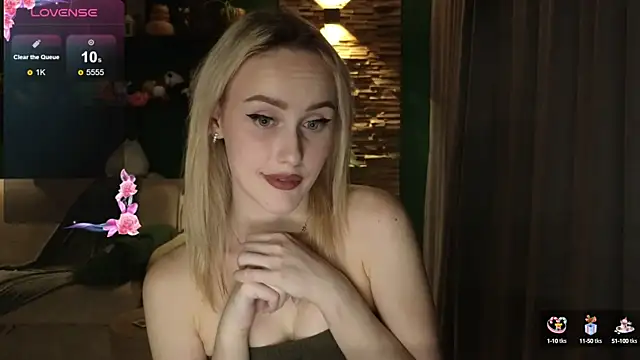 Snapshot of Belle_Vill3575 chatting on 09.21.25 Belle Vill3575 online show from 09.21.25