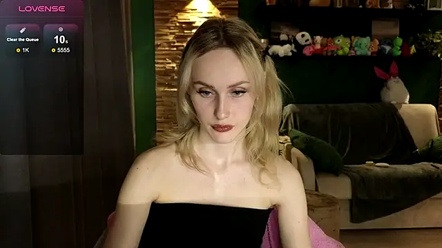 Snapshot of Belle_Vill3575 chatting on 11.19.25 Belle Vill3575 online show from 11.19.25