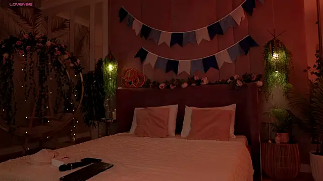 Serena Waldarf online show from 10.04.25