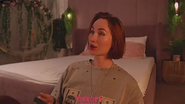 Serena Waldarf online show from 11.08.25