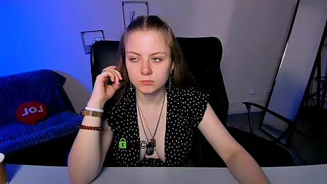 Snapshot of foxy_tease_ chatting on 09.22.25 foxy tease online show from 09.22.25