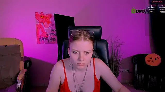 Snapshot of foxy_tease_ chatting on 11.08.25 foxy tease online show from 11.08.25