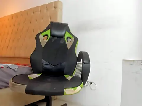 Darkknightx01 online show from 12.22.25