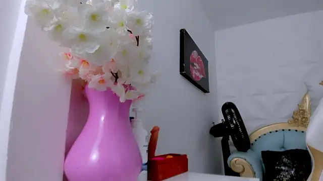 Snapshot of eimy_skinny_ chatting on 01.17.26 eimy skinny online show from 01.17.26