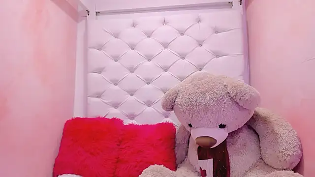 Snapshot of eimy_skinny_ chatting on 02.28.26 eimy skinny online show from 02.28.26