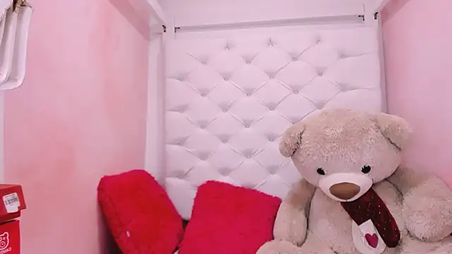 Snapshot of eimy_skinny_ chatting on 03.01.26 eimy skinny online show from 03.01.26