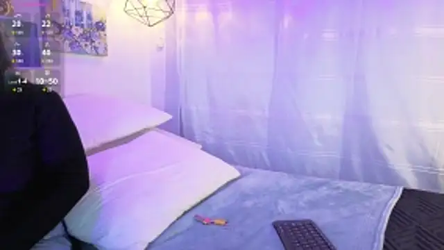 Snapshot of Samaraa_Smith chatting on 10.31.25 Samaraa Smith online show from 10.31.25