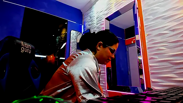 Snapshot of lucia_ht chatting on 09.09.25 lucia ht online show from 09.09.25