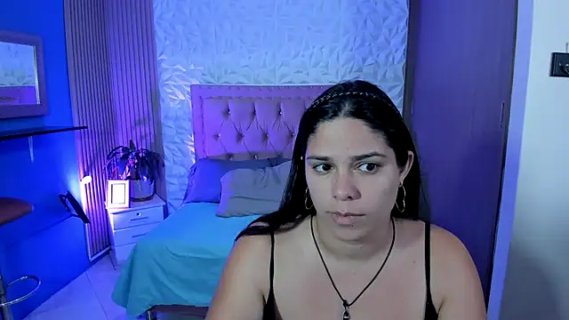 Snapshot of lucia_ht chatting on 10.31.25 lucia ht online show from 10.31.25