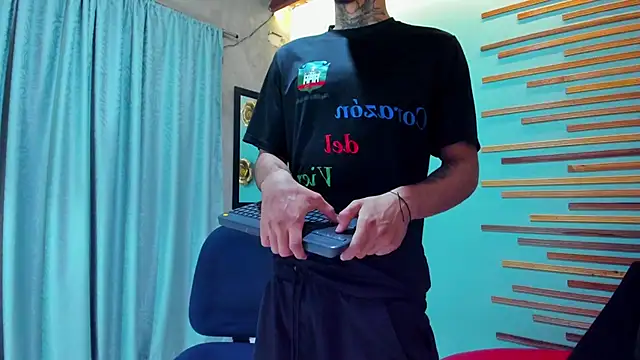 Snapshot of jharol_cardonaa chatting on 09.29.25 jharol cardonaa online show from 09.29.25