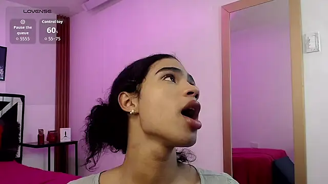 Snapshot of FELINEXOXO chatting on 09.25.25 FELINEXOXO online show from 09.25.25