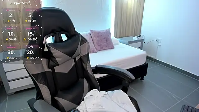 megara x  online show from 10.18.25