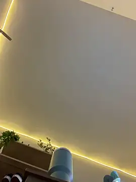 raynareign online show from 03.18.26