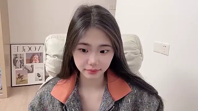 Snapshot of suki-1 chatting on 11.19.25 suki-1 online show from 11.19.25