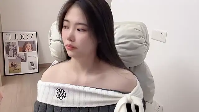 Snapshot of suki-1 chatting on 11.30.25 suki-1 online show from 11.30.25