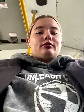 Snapshot of StephanieMur chatting on 09.15.25 StephanieMur online show from 09.15.25