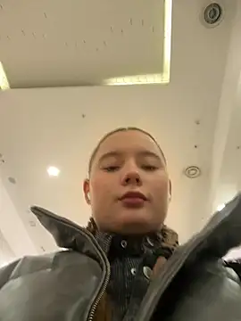 Snapshot of StephanieMur chatting on 11.11.25 StephanieMur online show from 11.11.25