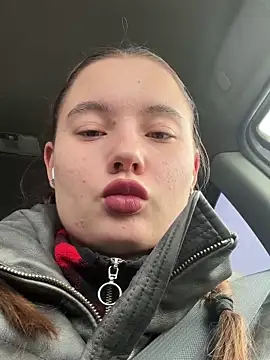 Snapshot of StephanieMur chatting on 11.12.25 StephanieMur online show from 11.12.25