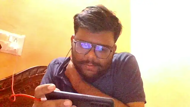 Snapshot of brownbear6 chatting on 11.04.25 brownbear6 online show from 11.04.25