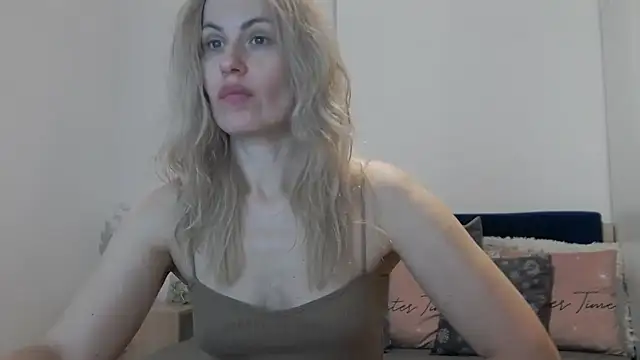 Snapshot of Lika_Soul chatting on 12.20.25 Lika Soul online show from 12.20.25