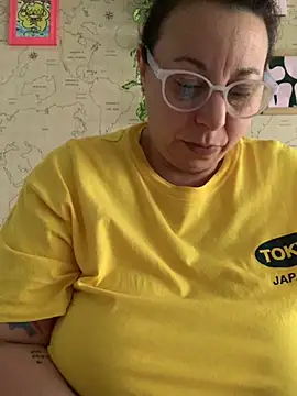 Snapshot of LupeLok chatting on 07.25.26 LupeLok online show from 07.25.26