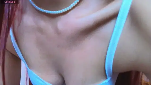 Snapshot of ViolethRosse chatting on 04.22.26 ViolethRosse online show from 04.22.26
