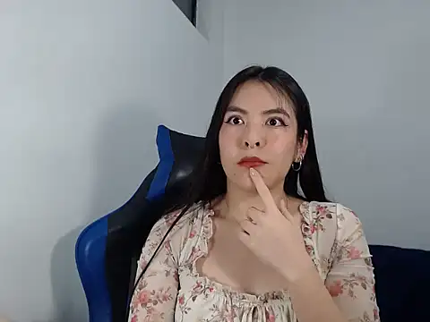 EloiseJun online show from 12.14.25