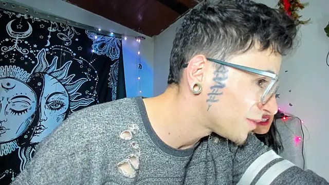 Snapshot of puepleholly chatting on 04.04.26 puepleholly online show from 04.04.26