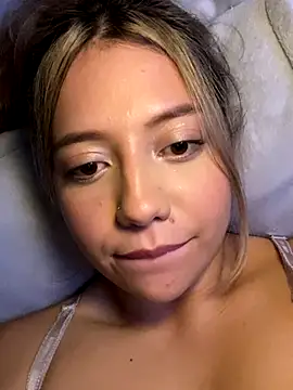 Snapshot of MissCat_ chatting on 10.06.25 MissCat online show from 10.06.25