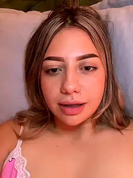 Snapshot of MissCat_ chatting on 10.09.25 MissCat online show from 10.09.25