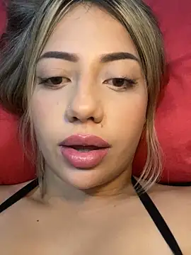 Snapshot of MissCat_ chatting on 11.01.25 MissCat online show from 11.01.25