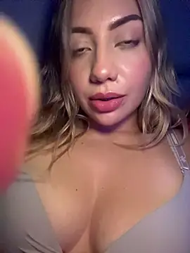 Snapshot of MissCat_ chatting on 11.09.25 MissCat online show from 11.09.25