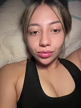 Snapshot of MissCat_ chatting on 12.05.25 MissCat online show from 12.05.25