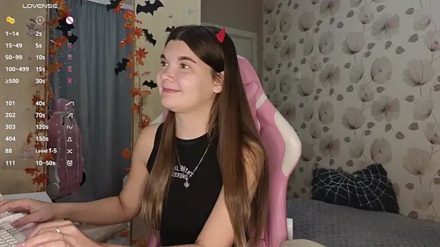 Snapshot of _cute_ice chatting on 10.31.25 cute ice online show from 10.31.25