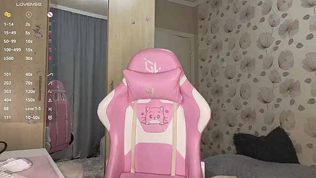 Snapshot of _cute_ice chatting on 11.24.25 cute ice online show from 11.24.25