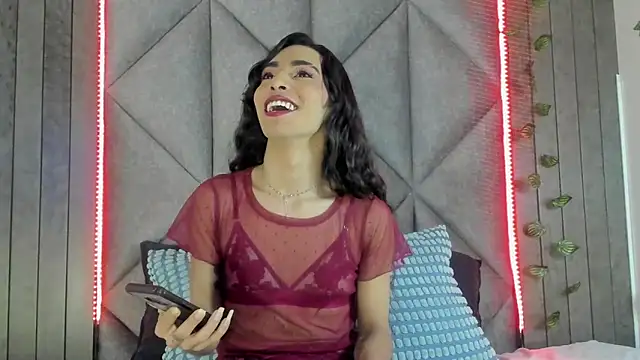 TiffValentinee  online show from 02.25.26