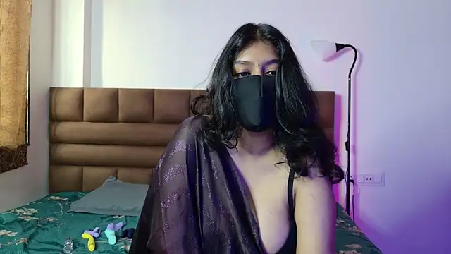 Snapshot of Gulaboo100 chatting on 10.03.25 Gulaboo100 online show from 10.03.25