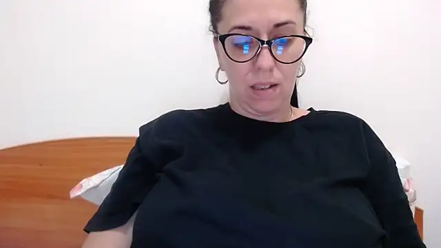 Snapshot of jollene chatting on 06.19.26 jollene online show from 06.19.26