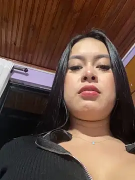 CrisMarulanda online show from 11.12.25