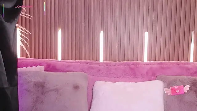 MylaDreams online show from 10.03.25