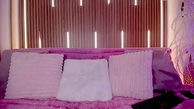 MylaDreams online show from 11.10.25