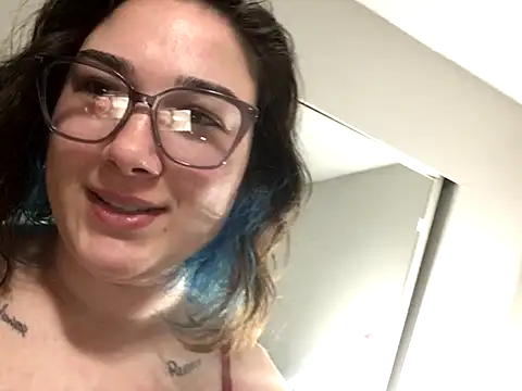 Snapshot of paigeycakes chatting on 10.14.25 paigeycakes online show from 10.14.25