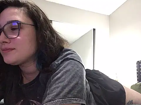 Snapshot of paigeycakes chatting on 11.12.25 paigeycakes online show from 11.12.25