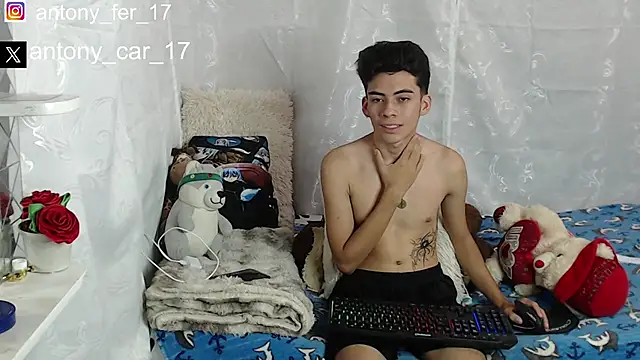 Snapshot of Rimuru17 chatting on 11.16.25 Rimuru17 online show from 11.16.25