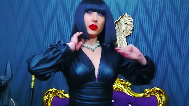 LaraMaeve online show from 10.18.25