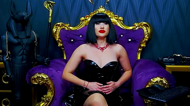 LaraMaeve online show from 11.14.25