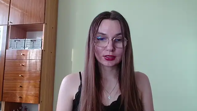 LooveELLYx online show from 02.24.25